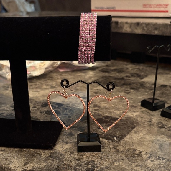 Jewelry - 💕Pink Heart Earrings and pink Bracelet Set